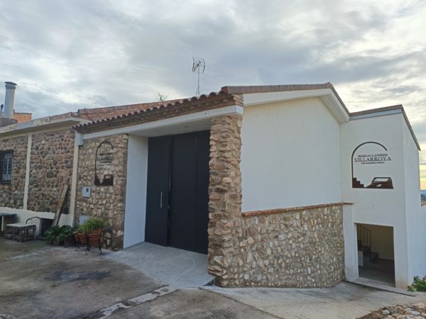 Bodegas y Viñedos Villarroya
